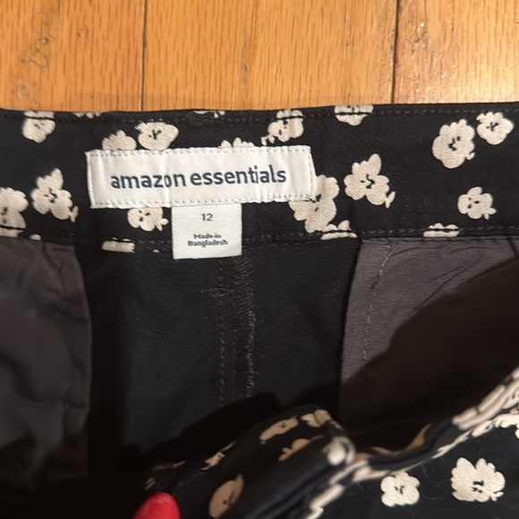 Amazon Essentials | floral woman shorts | black & white | NWT | size 12 - Picture 3 of 5